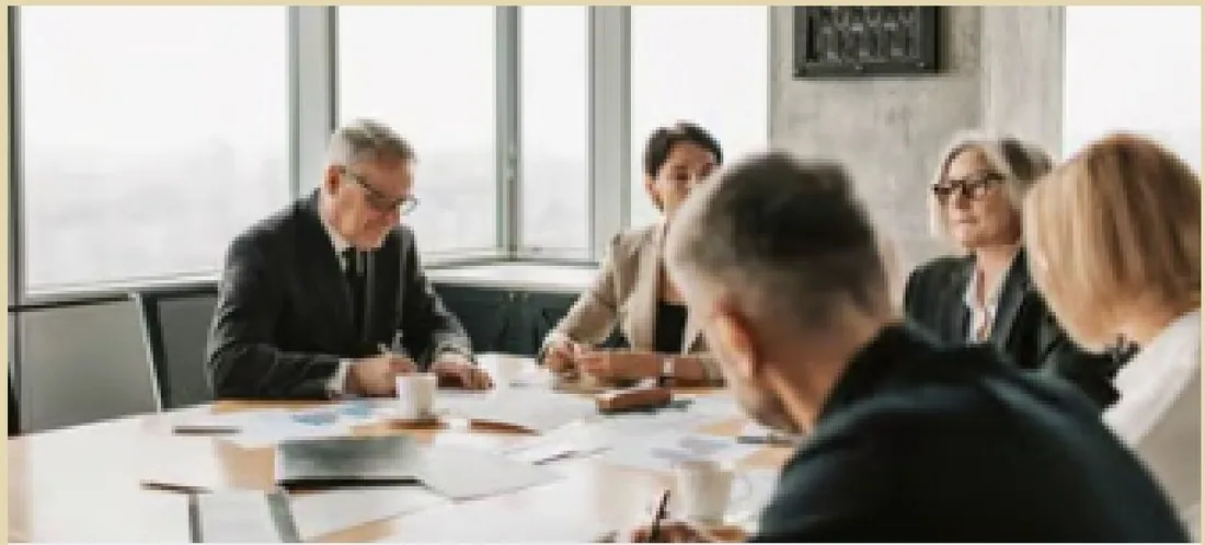 Dueños de negocios en una reunión de trabajo
